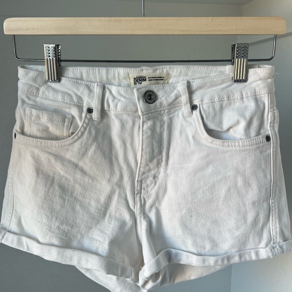ZARA Women’s White Denim Shorts, Size 4US - Picture 2 of 5